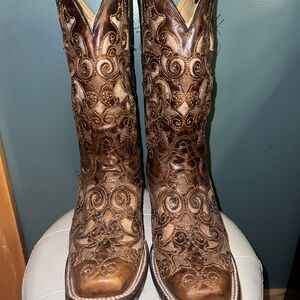 Woman’s Square Toe Corall Cowgirl Boots